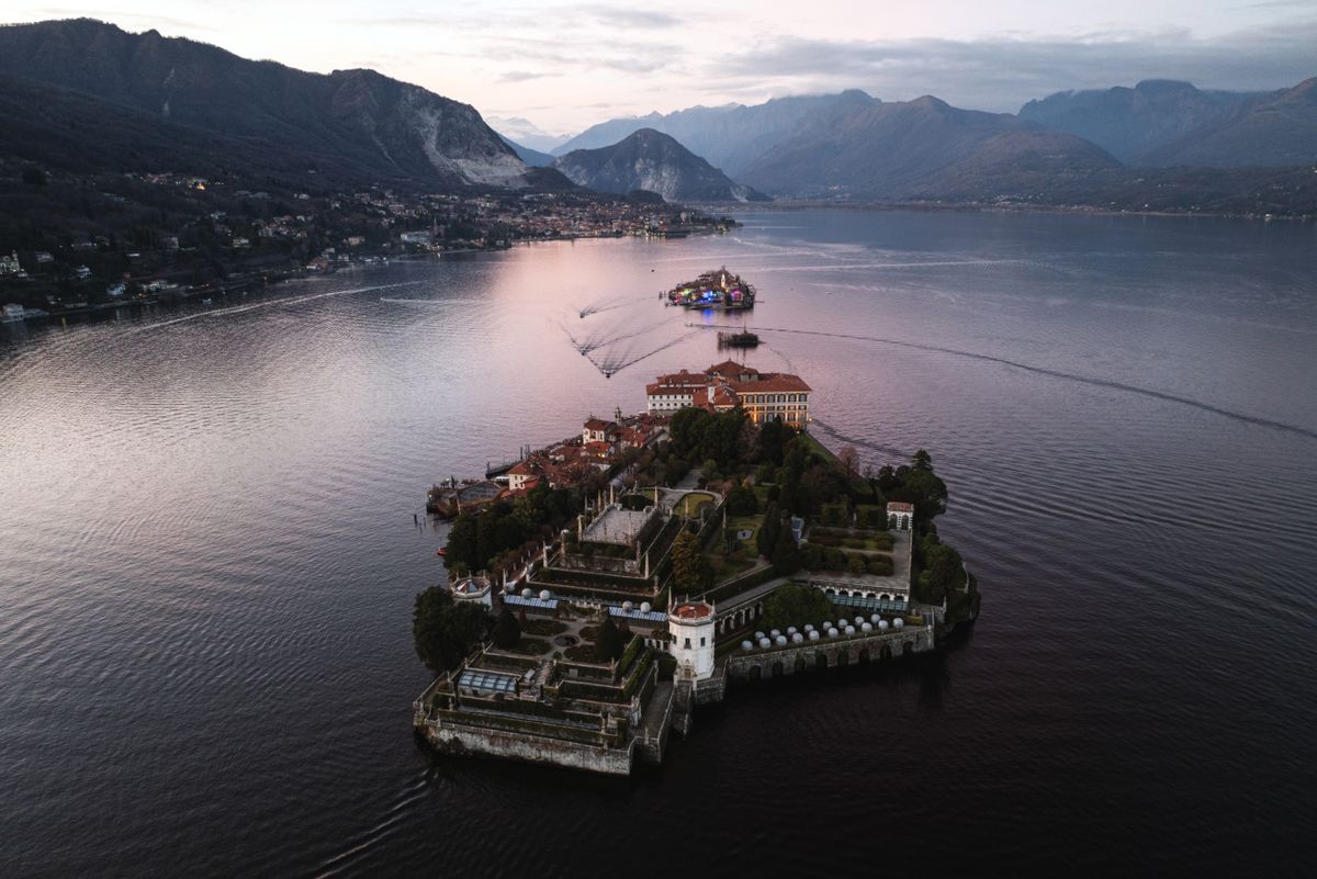 Isola Bella pe Lacul Maggiore, cu palatul și grădinile terasate ale familiei Borromeo