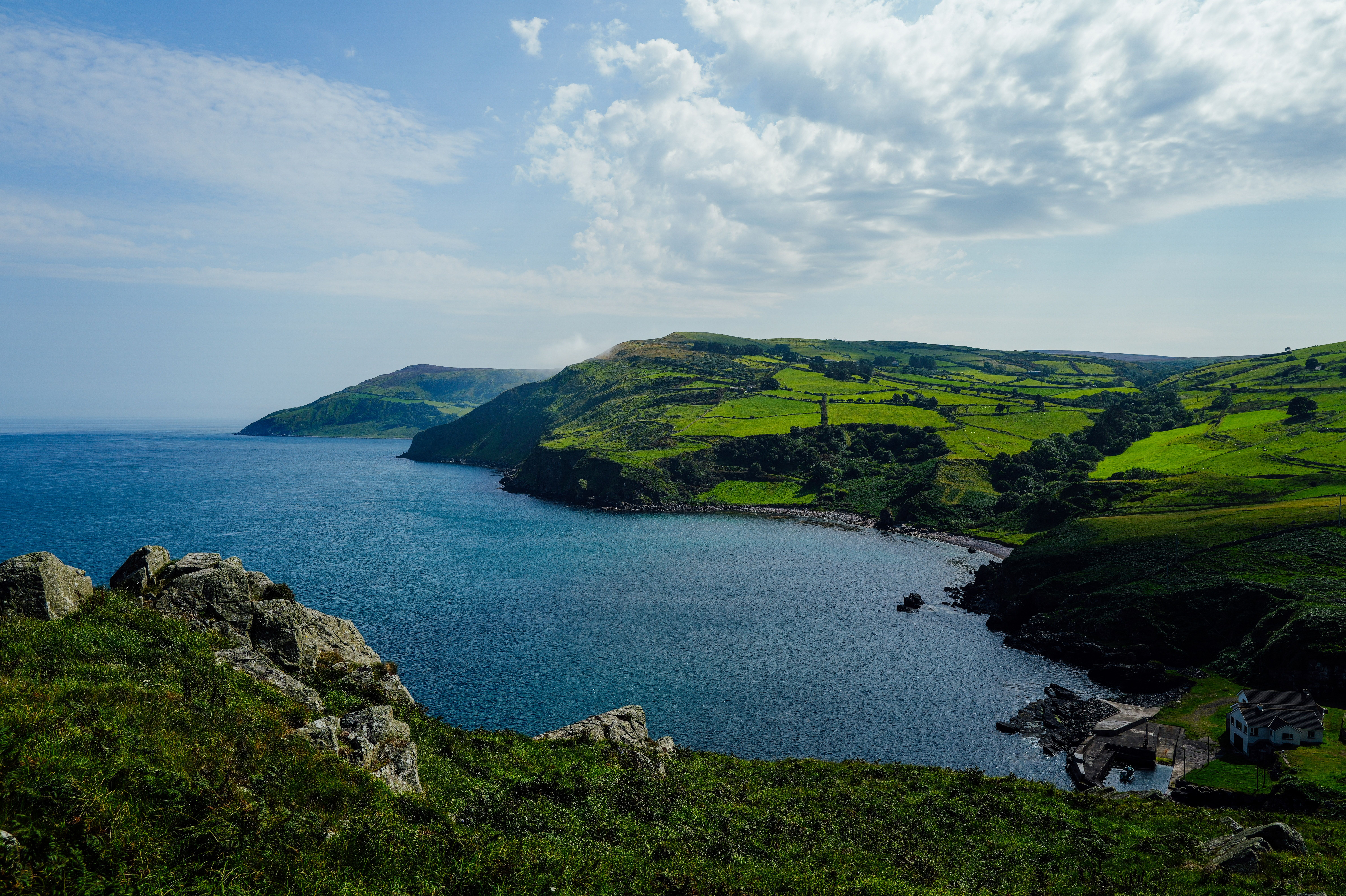 Scenic Coastal Landscape with Lush Greenery · Free Stock Photo