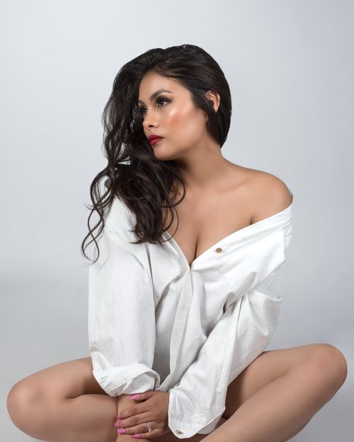 Free Elegant portrait of a young woman in a white shirt, exuding confidence and style. Stock Photo
