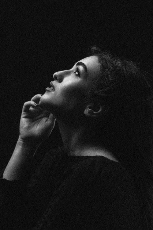 Free Moody black and white profile portrait of an elegant woman gazing upwards. Stock Photo