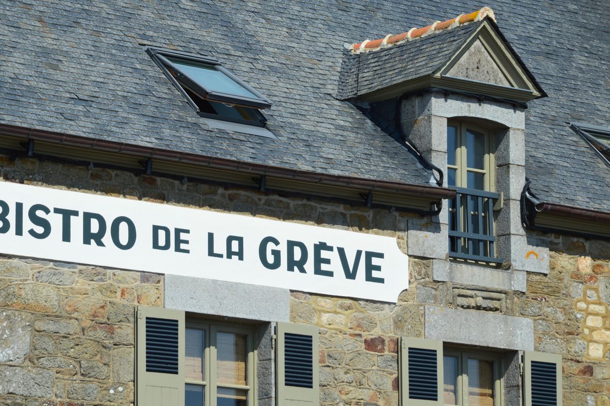 Les restaurants insolites à découvrir en France - Prendre de la hauteur : phare, montagne et panoramas remarquables