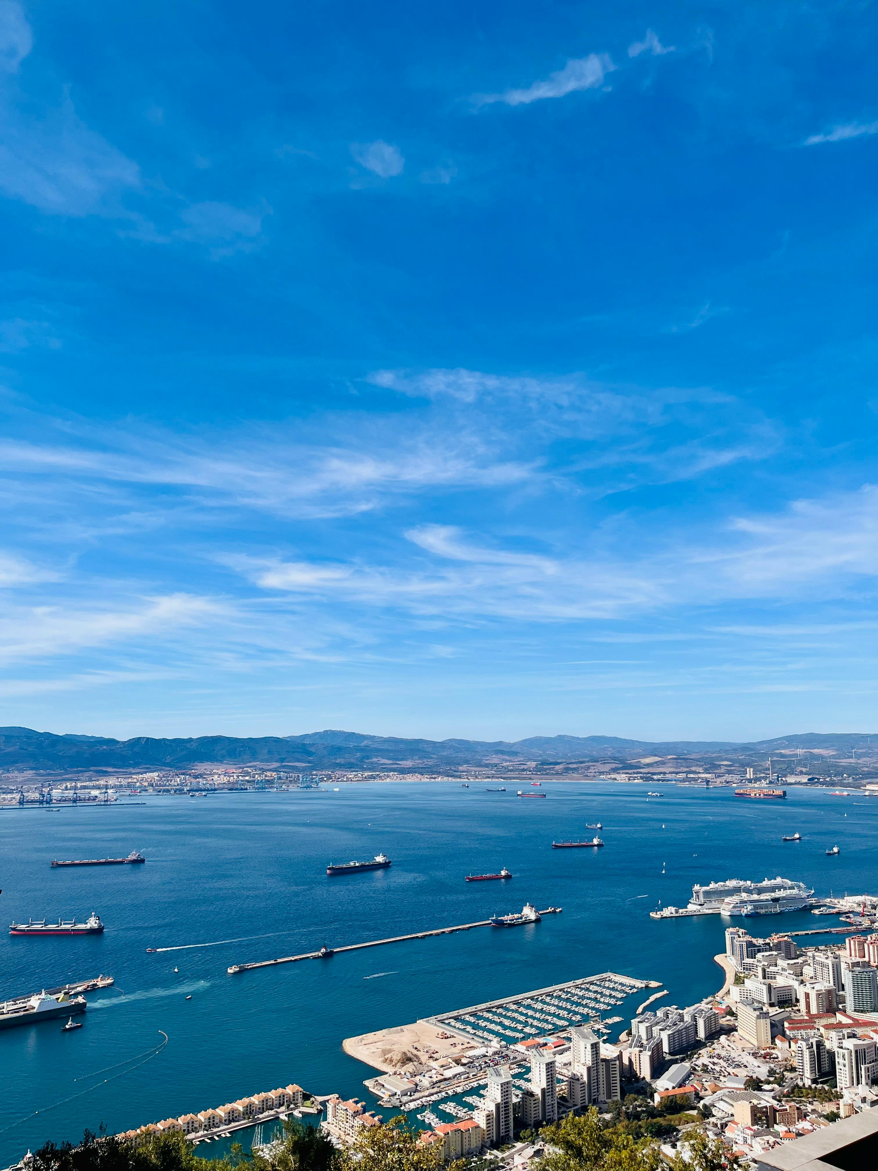 Deficitul comercial al României scade cu 7,6% în trimestrul 3 datorită creșterii exporturilor