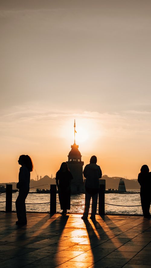 Free Captivating silhouettes around Maiden's Tower in Istanbul during a serene sunset. Stock Photo