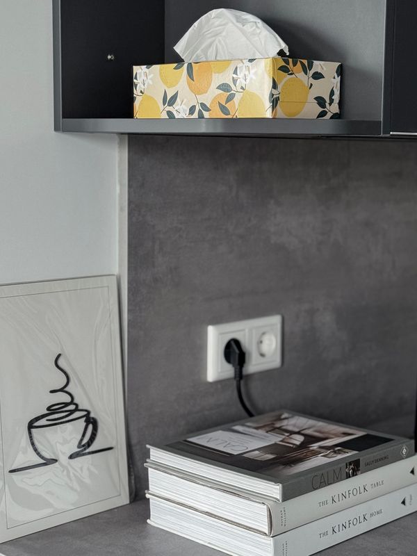 Facial tissue box