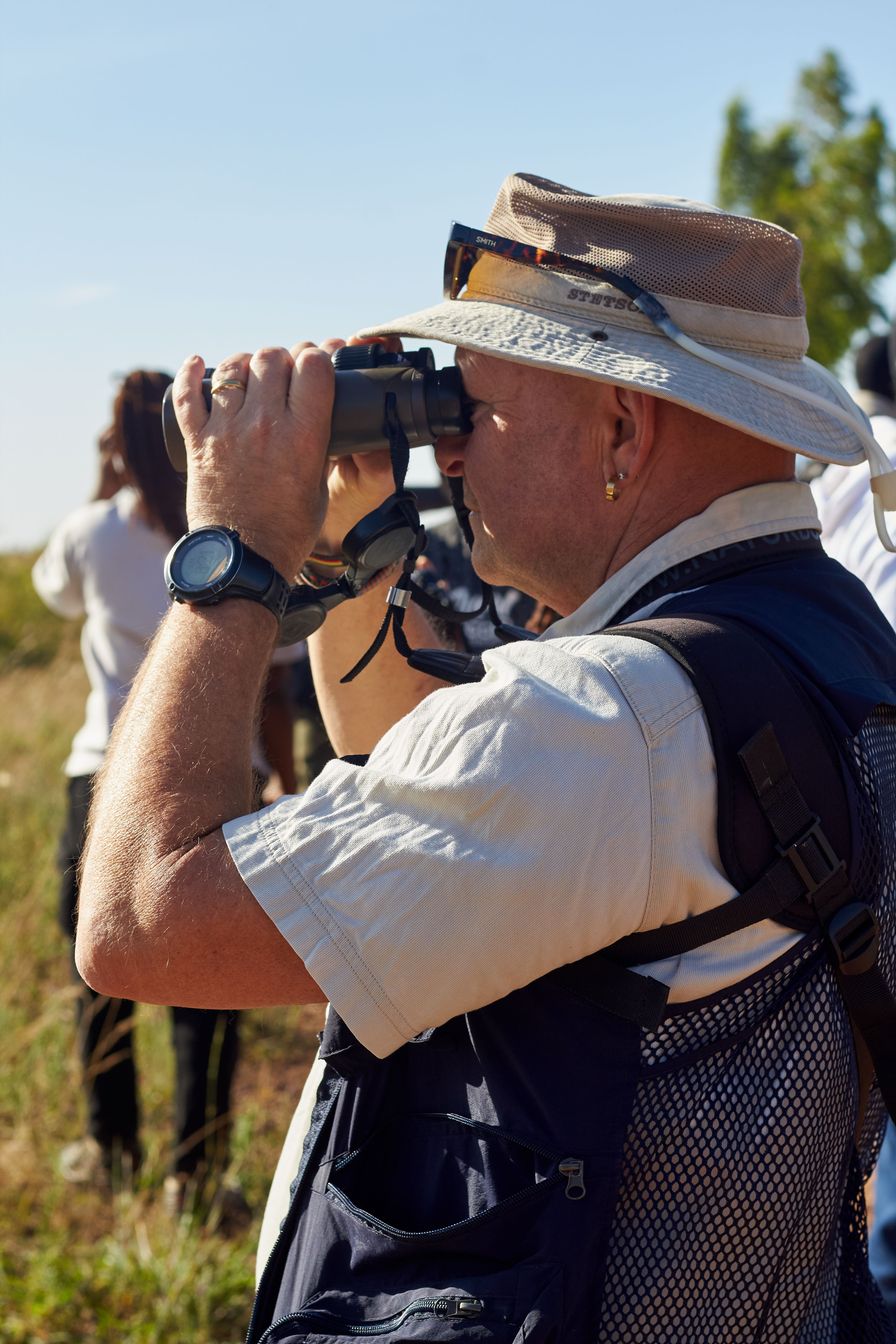 Le migliori imbracature per binocoli per birdwatching e fauna (2026)