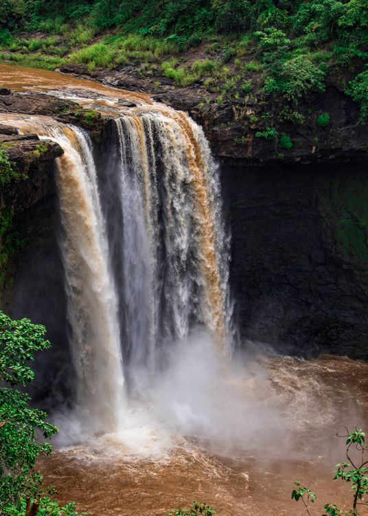 Majestic Waterfall in Lush Greenery, Gujarat · Free Stock Photo
