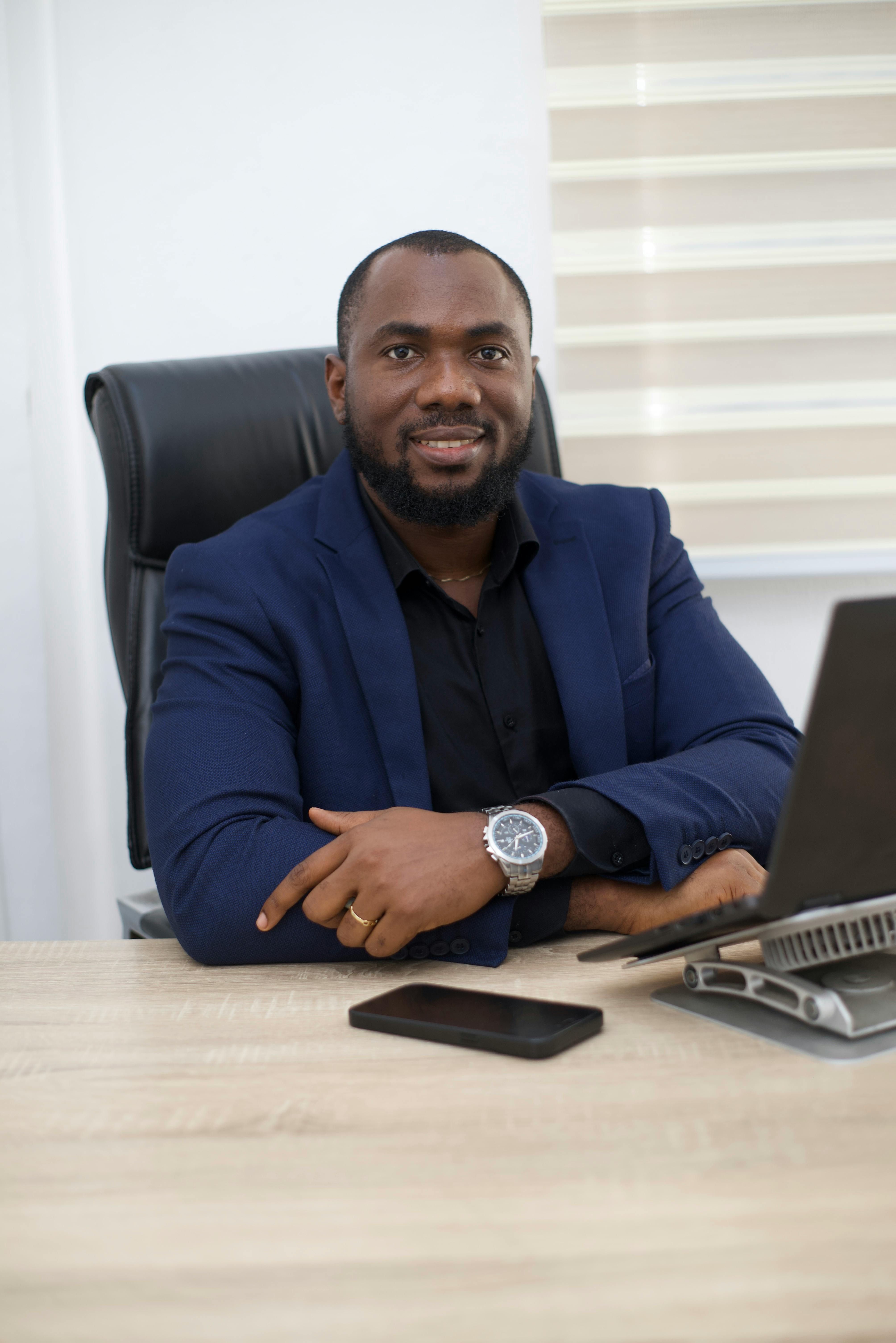 Tim Cook最快明年卸任!Apple硬件高手John Ternus成接班黑馬 Tim Cook最快明年卸任!Apple硬件高手John Ternus成接班黑馬