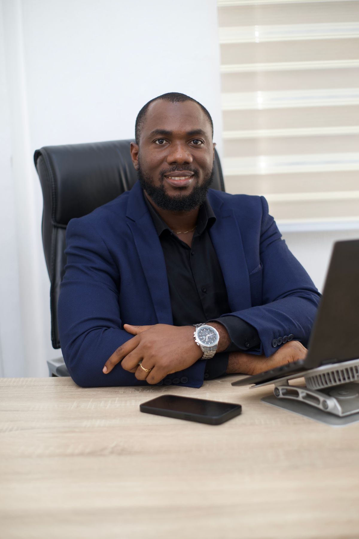 Homme africain professionnel au bureau