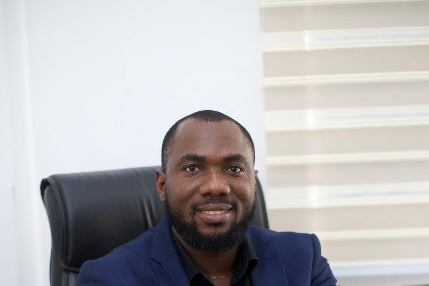 Un professionnel à son bureau à Abuja