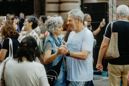 Free Senior couple dancing joyfully at an outdoor gathering, celebrating life and connection. Stock Photo