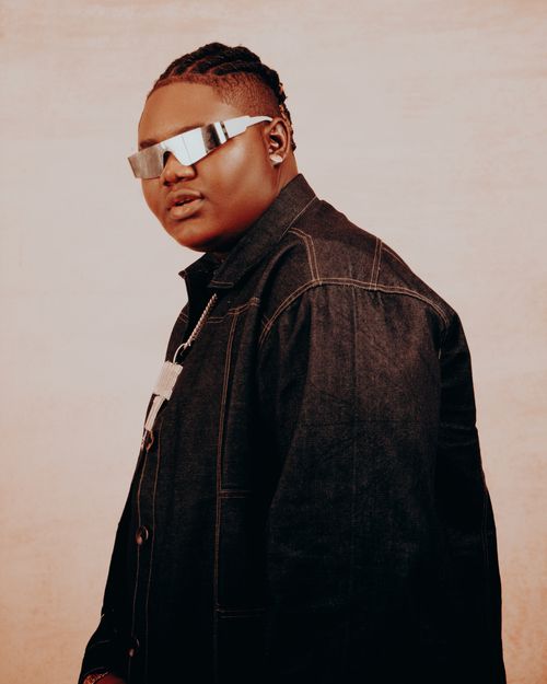 Free Stylish portrait of a person wearing futuristic reflective sunglasses and a denim jacket. Stock Photo