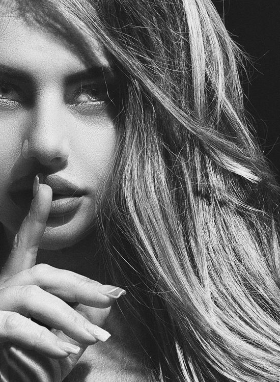 Close-up Woman in Black and White Portrait · Free Stock Photo