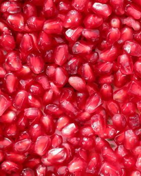 Detailed close-up of fresh, juicy pomegranate seeds full of vibrant color and texture.