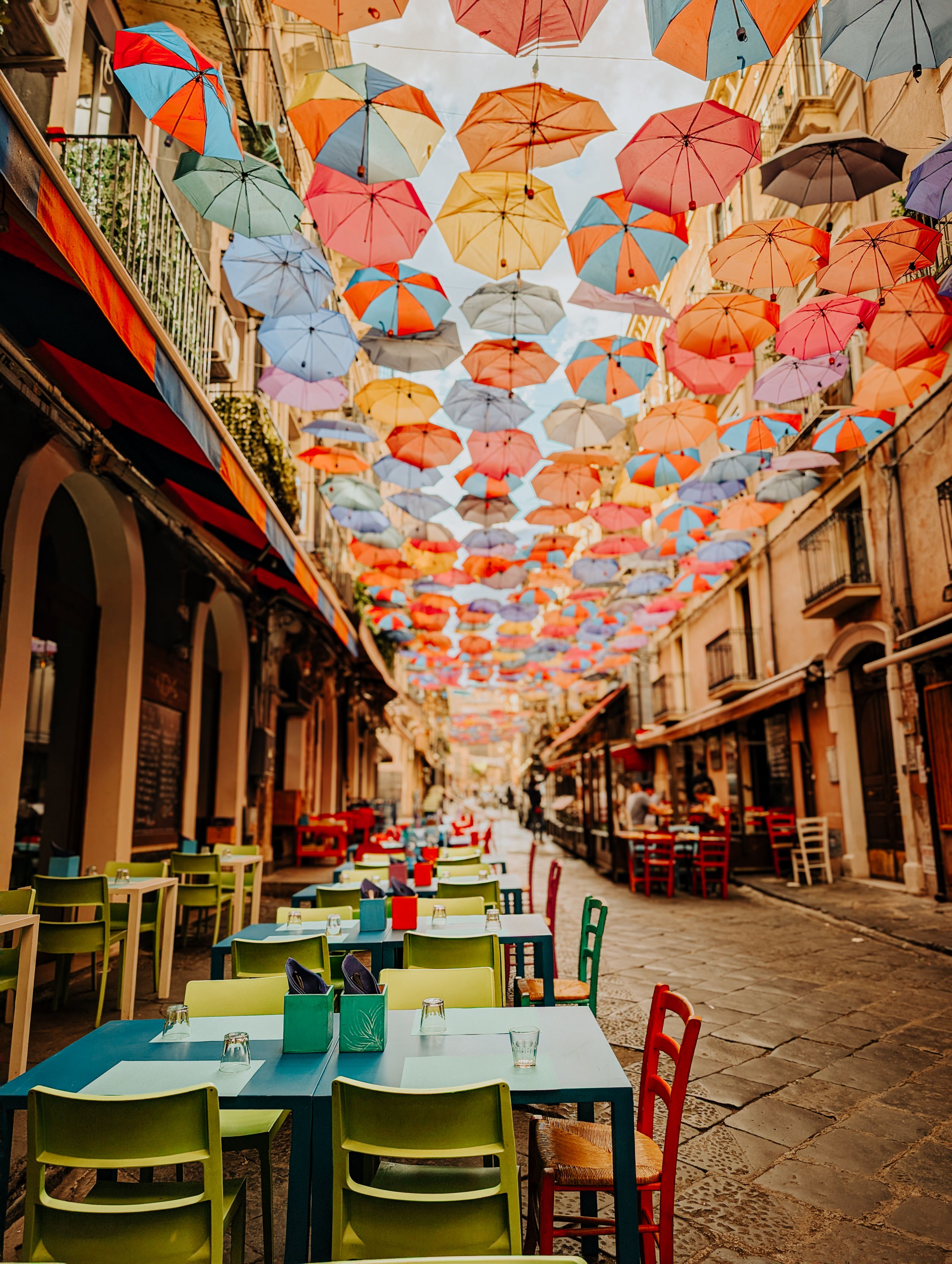 Foto profissional gratuita de ambiente animado, arte de rua, atração ...