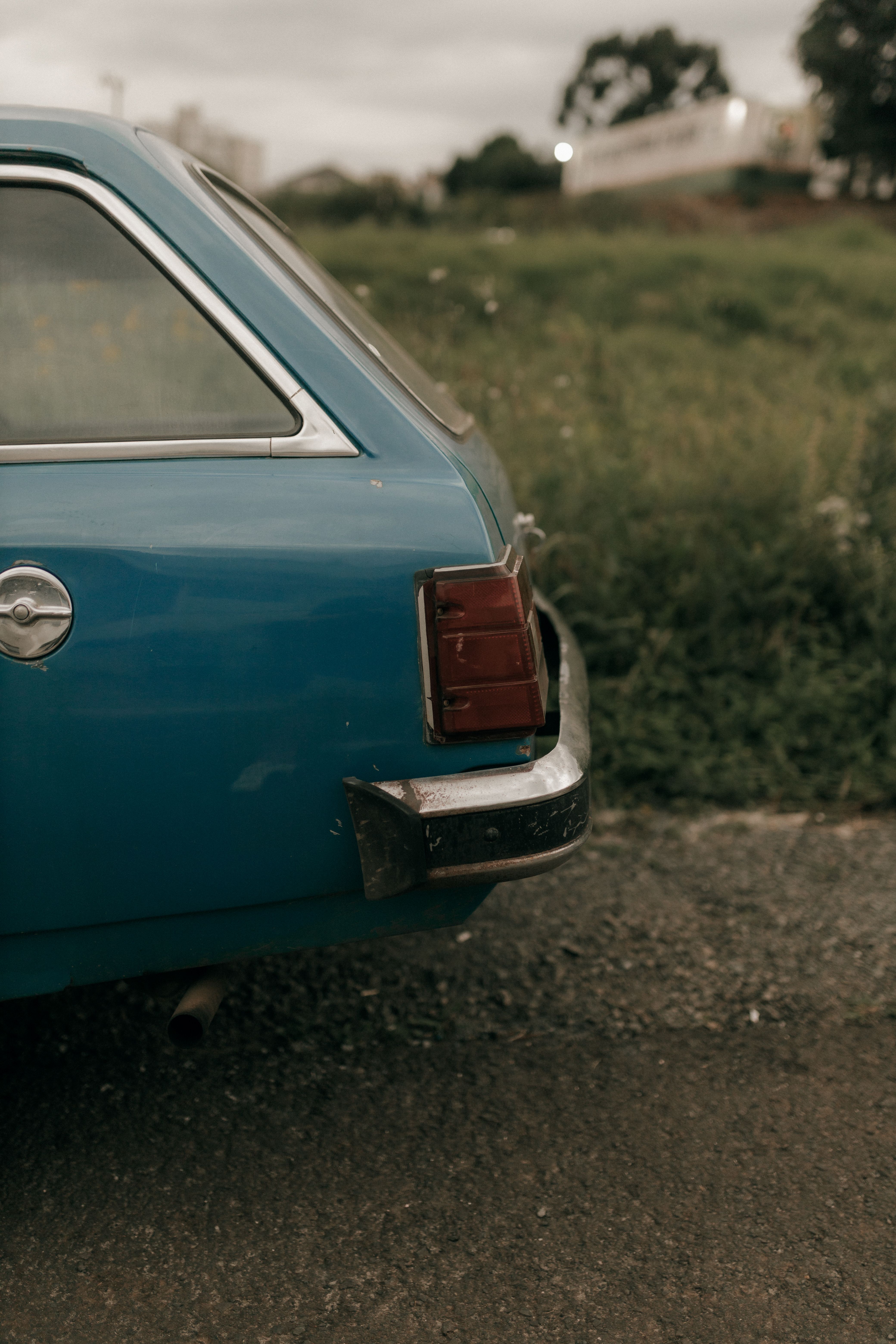 Vintage Blue Car on a Rural Roadside · Free Stock Photo