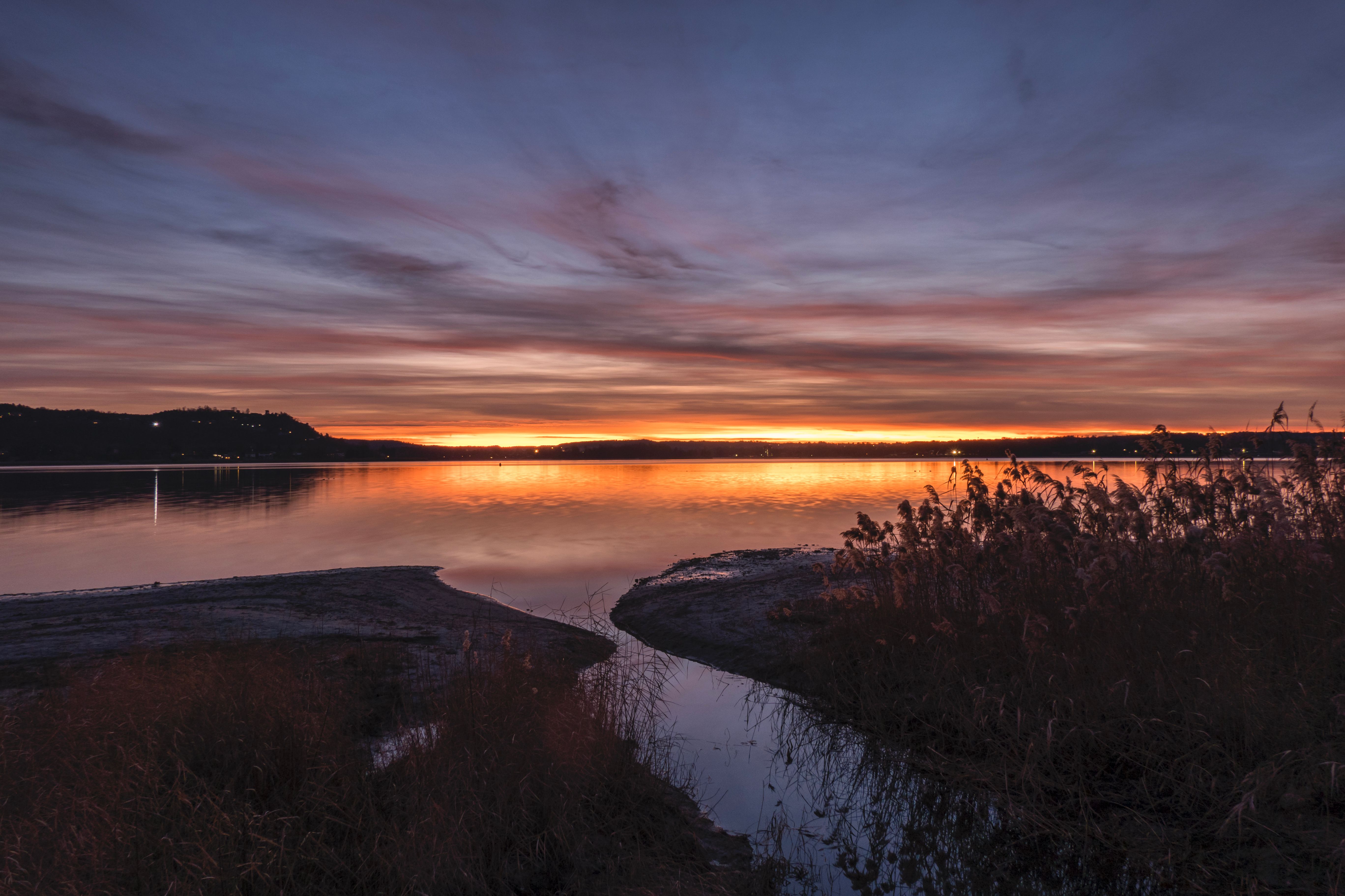 Serene Lakeside Sunset with Vibrant Sky · Free Stock Photo