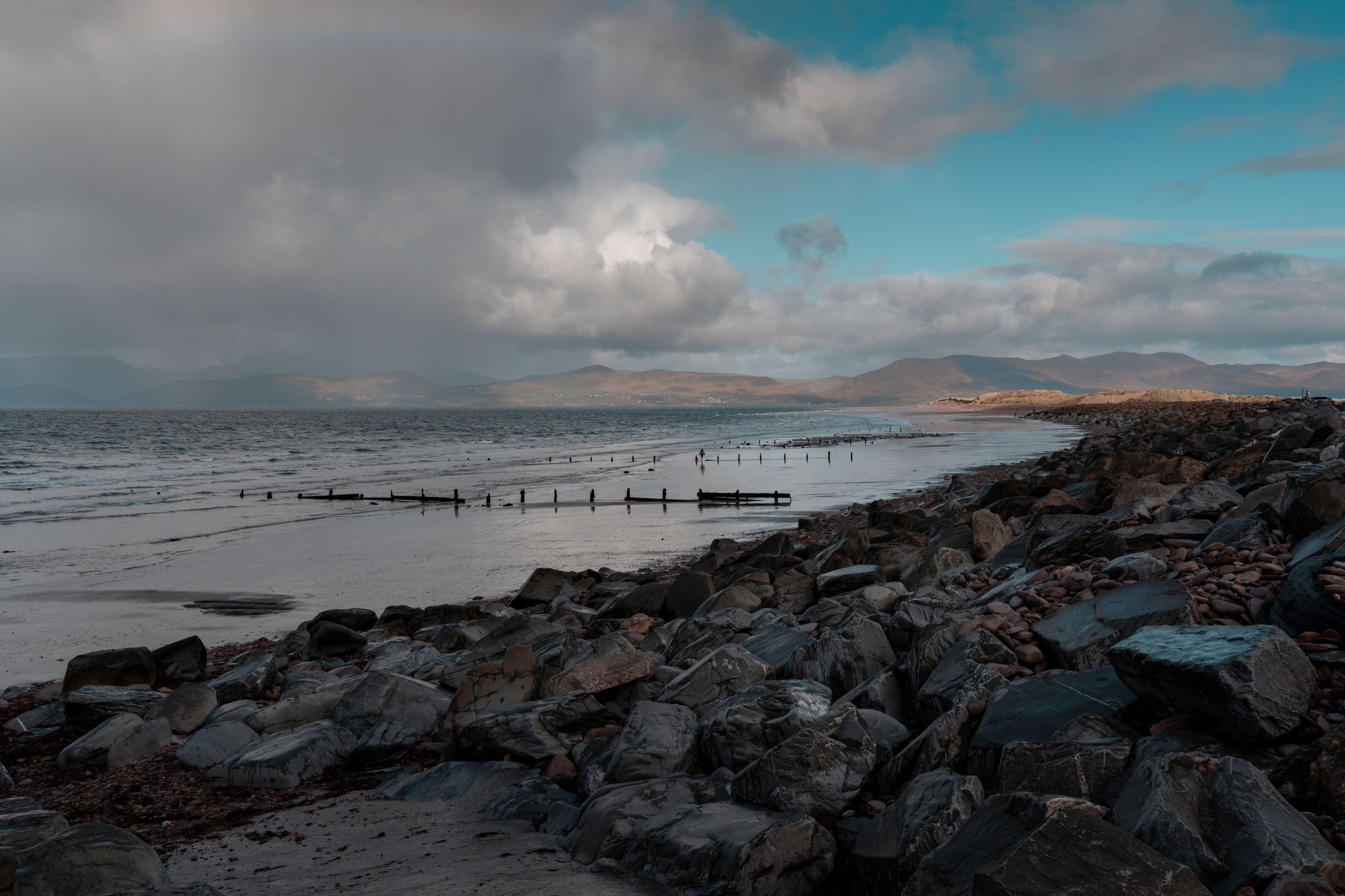 Scenic Irish Beach with Rocky Shoreline and Mountains · Free Stock Photo