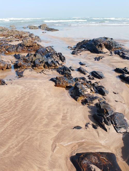 Free A serene view of the rocky coastline in Casablanca, showcasing natural beauty and ocean waves. Stock Photo