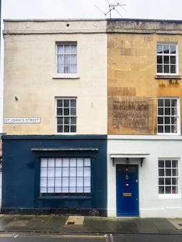 The Art of Building with Recycled Windows: A Creative Approach to Sustainability