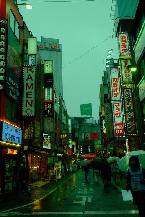 Vibrant Tokyo Street Scene with Neon Signs · Free Stock Photo