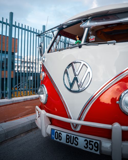 Free Vintage Volkswagen camper van parked on a street in Ankara, Türkiye. Stock Photo