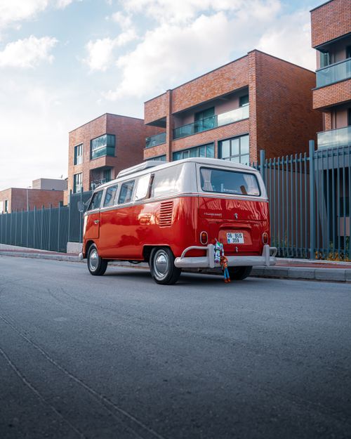 Free Vintage red Volkswagen van parked on a street in Ankara, Türkiye. Stock Photo