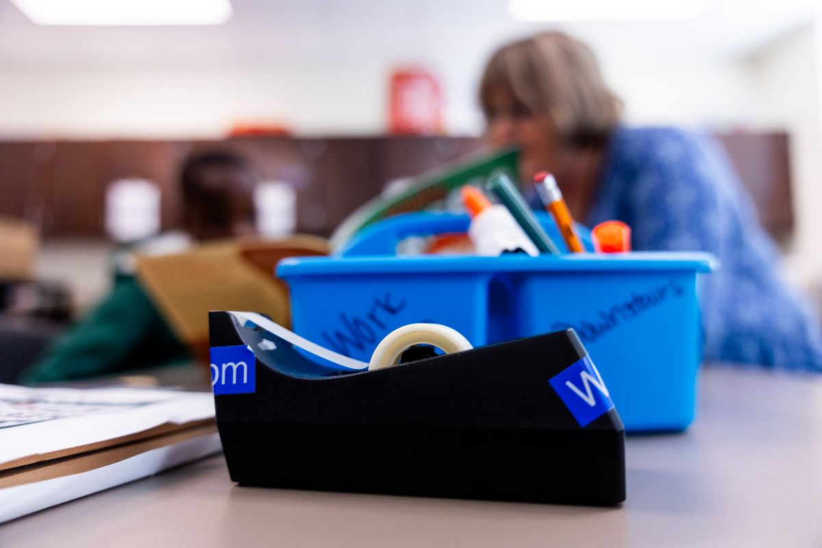 student moves in Anna Valley — Student Moves in Anna Valley — the working end of the job