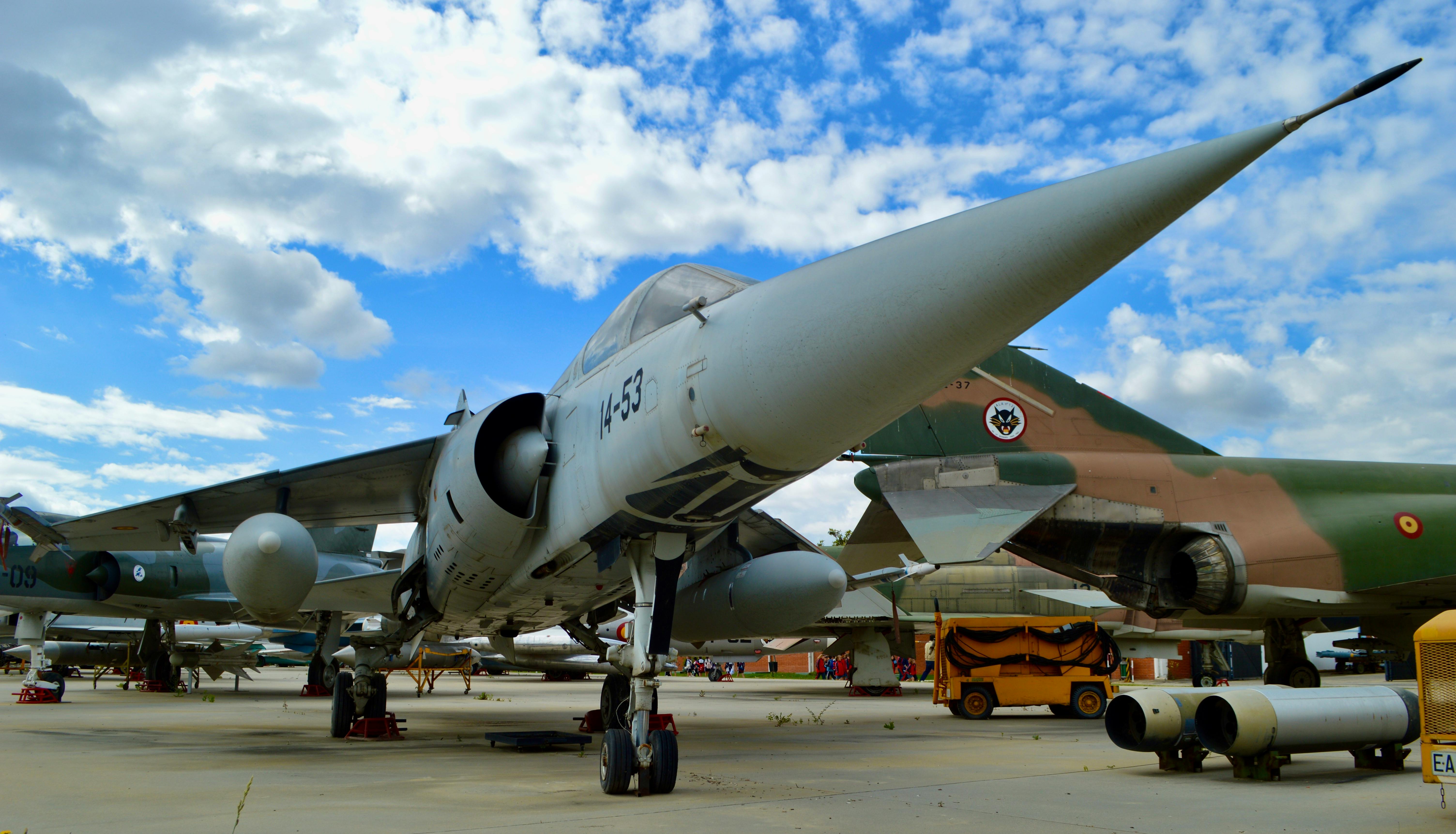 科技巨頭瘋狂擴展AI版圖 高負債風險引爆財務疑慮