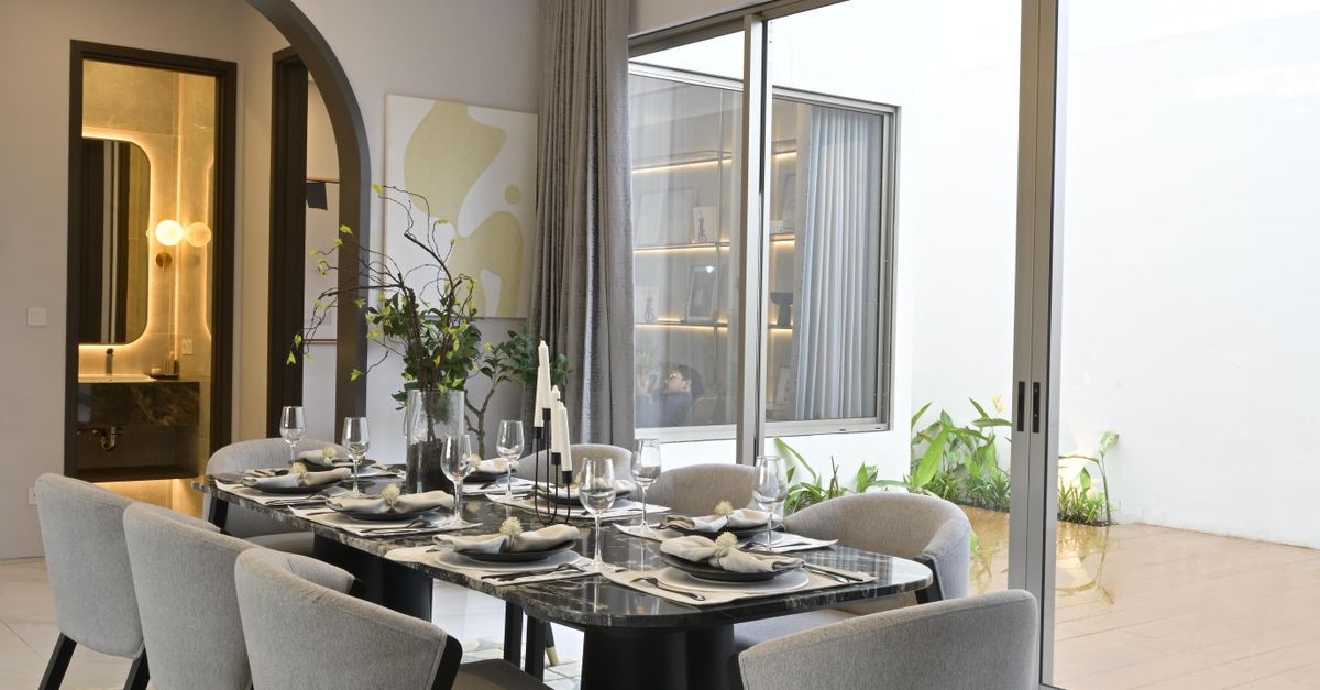 Modern Elegant Dining Room Interior Design · Free Stock Photo