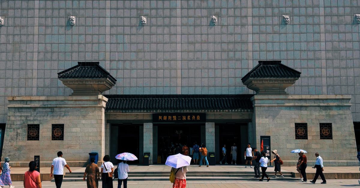 参观西安陕西历史博物馆 · 免费素材图片