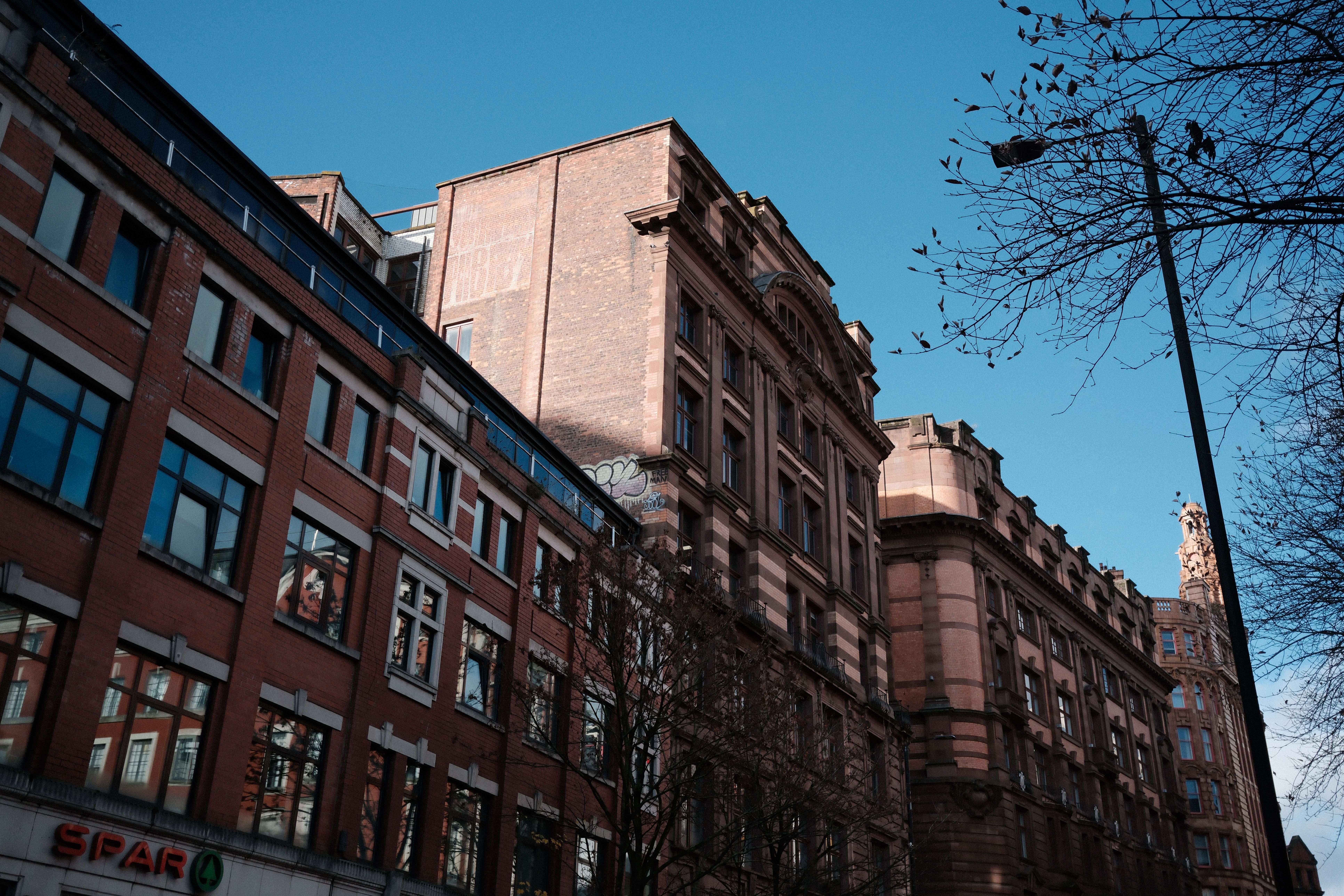 Bank of England leaves interest rates on hold with committee split 8-1; ECB also keeps rates steady – as it happened — Photo 