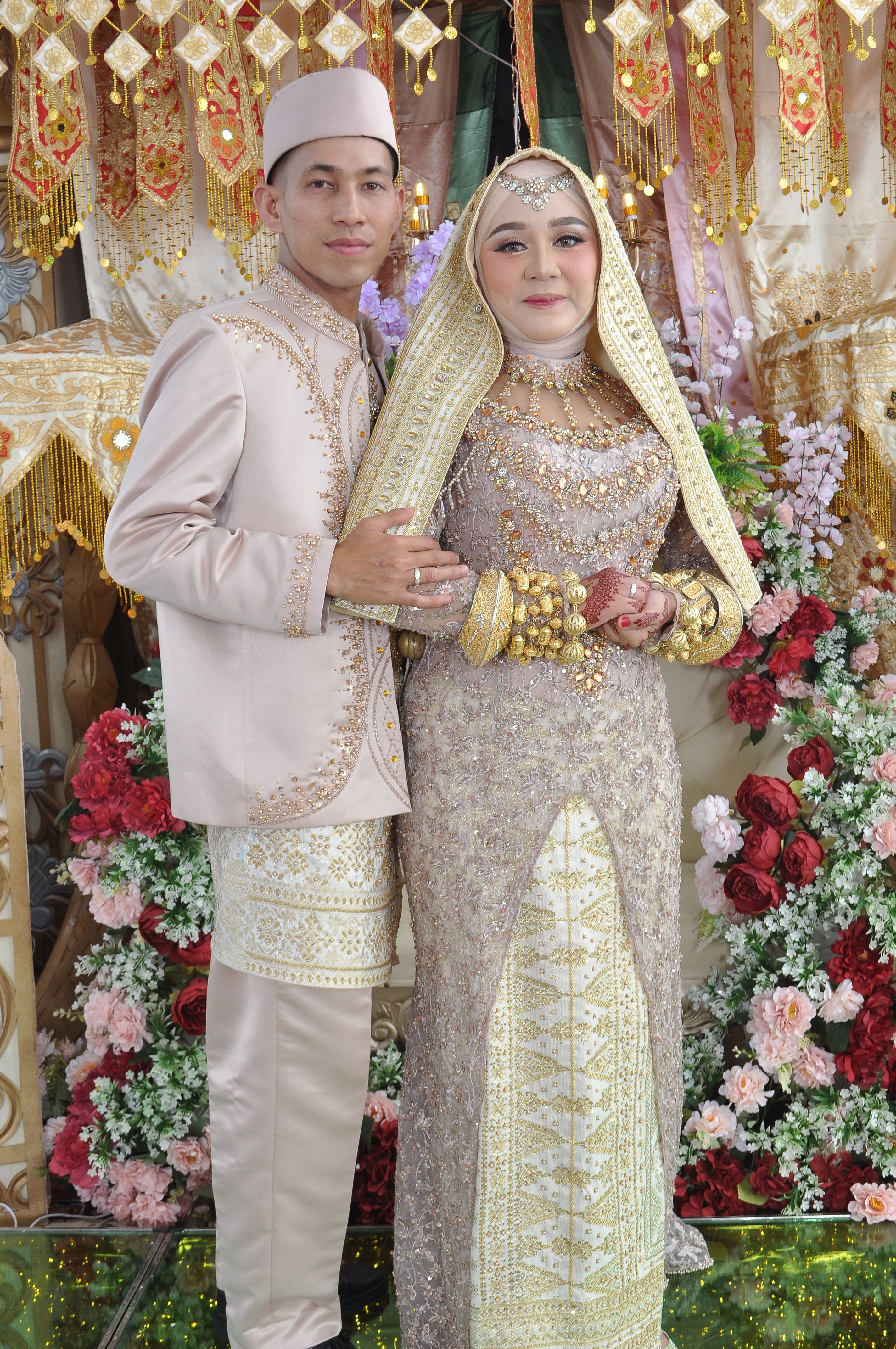Elegant Traditional Wedding Attire and Ceremony