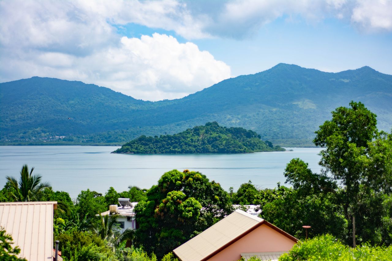 îlot Mayotte océan Indien végétation montagnes