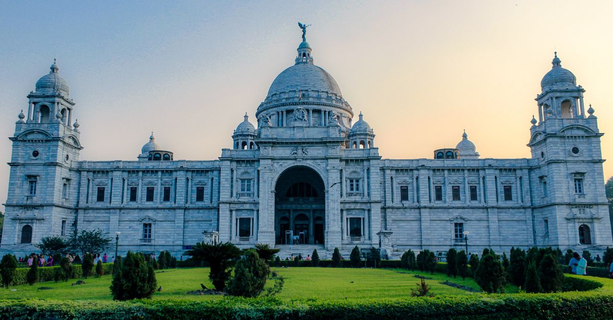 The stunning Victoria Memorial in Kolkata captured at dusk, showcasing its grand architecture.