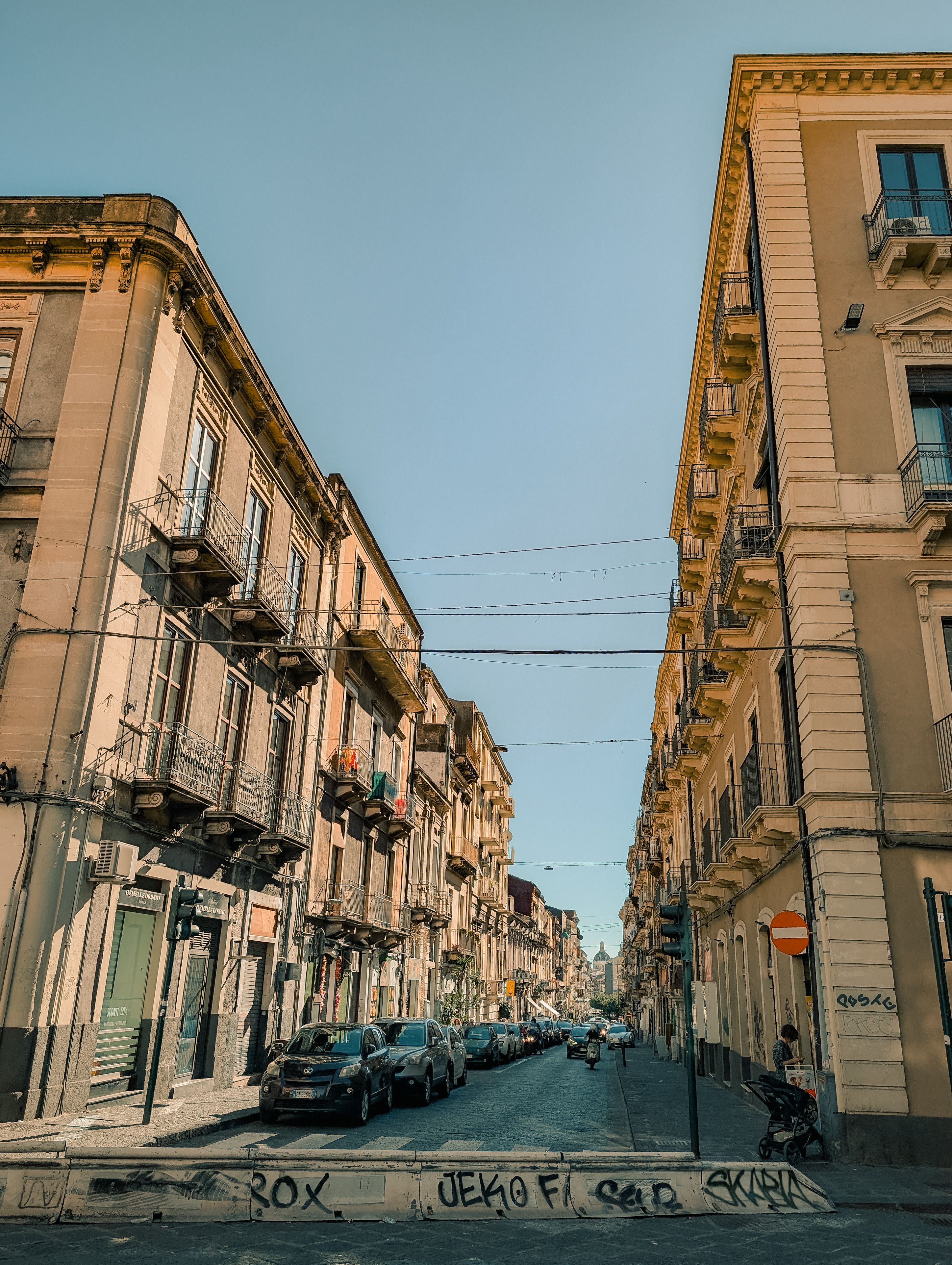 Charming Italian Street with Historic Architecture · Free Stock Photo