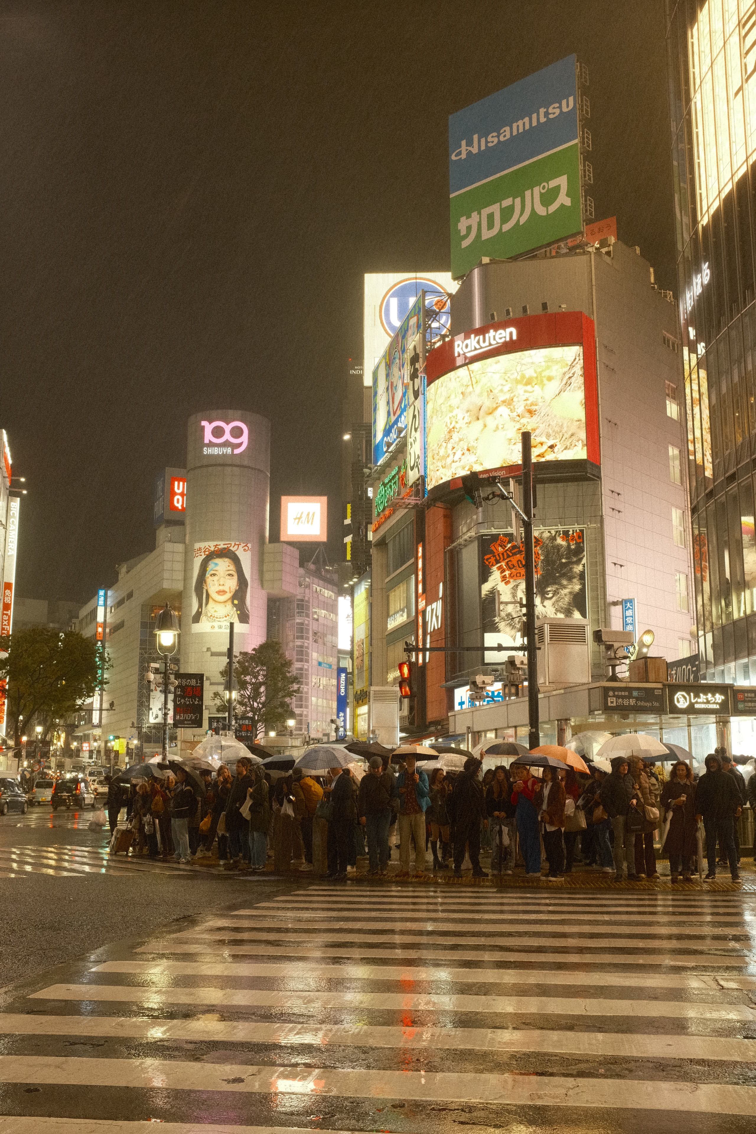 Vibrant Nightlife at Shibuya Crossing, Tokyo · Free Stock Photo