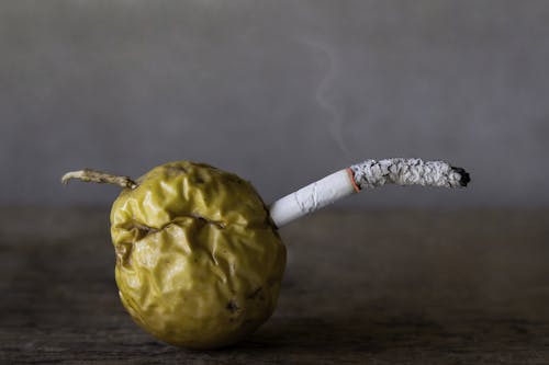 Ingyenes stockfotó cigaretta, csendélet, gyümölcs témában