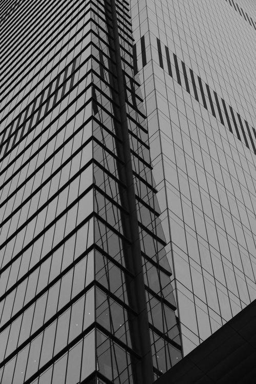 Free Black and white photo of a modern skyscraper in New York City showcasing geometric architecture. Stock Photo