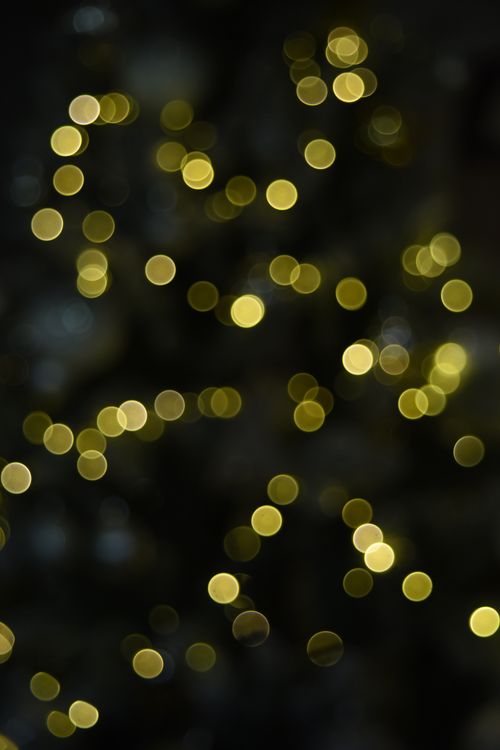 Free Soft focus golden bokeh on dark background, ideal for festive overlays or abstract designs. Stock Photo