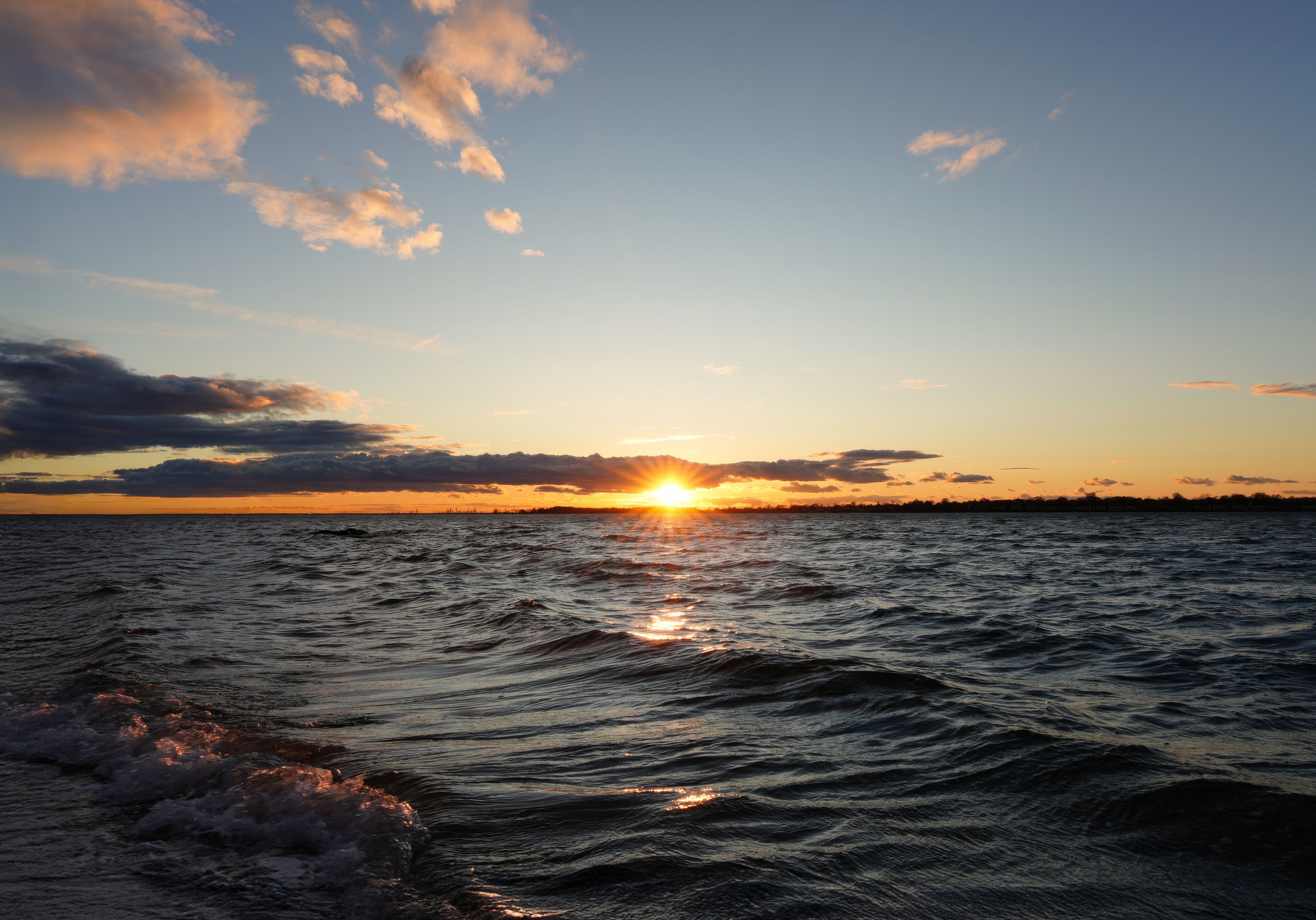 Stunning Ocean Sunset with Dramatic Waves · Free Stock Photo