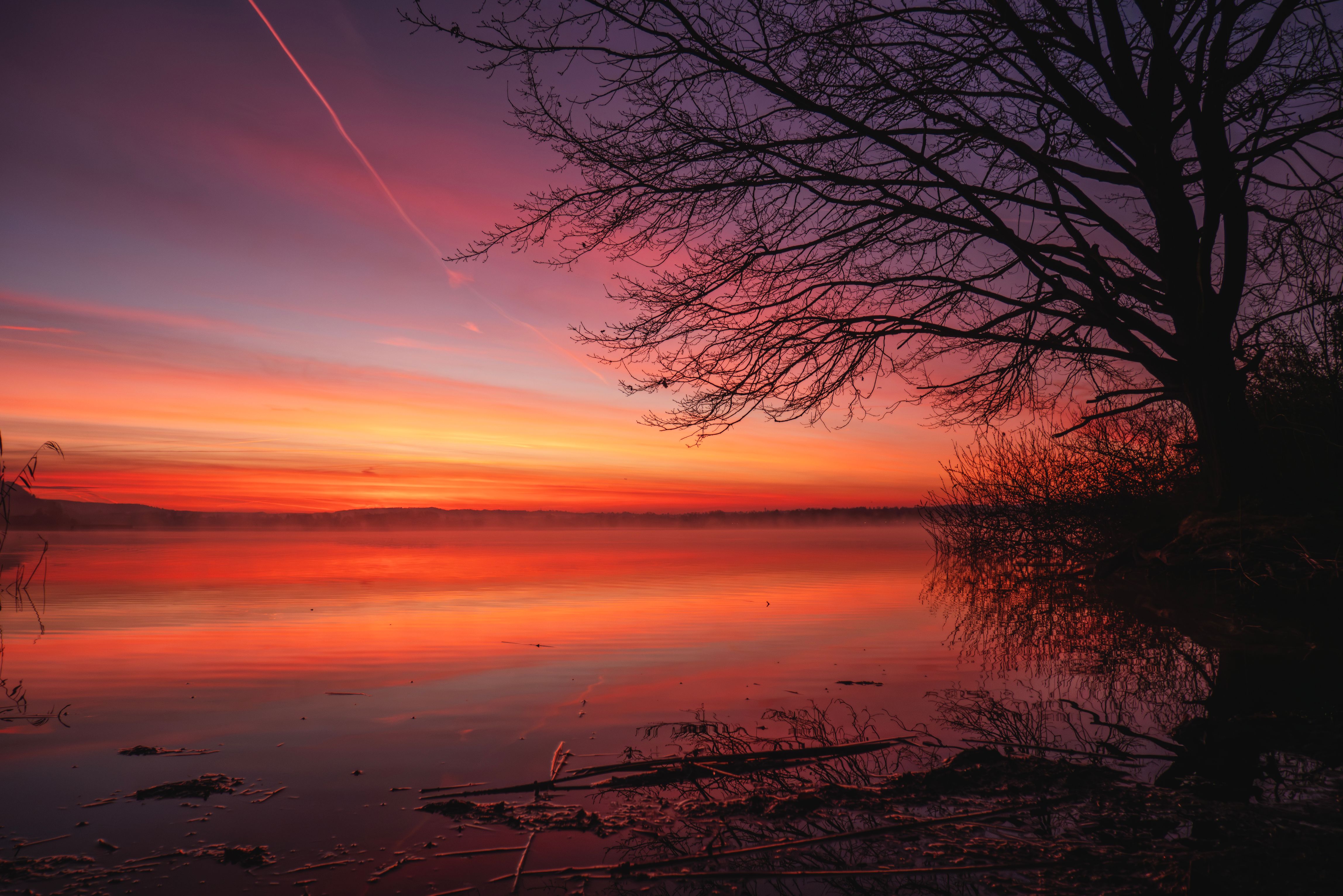 Breathtaking Sunset Over Tranquil Lake · Free Stock Photo