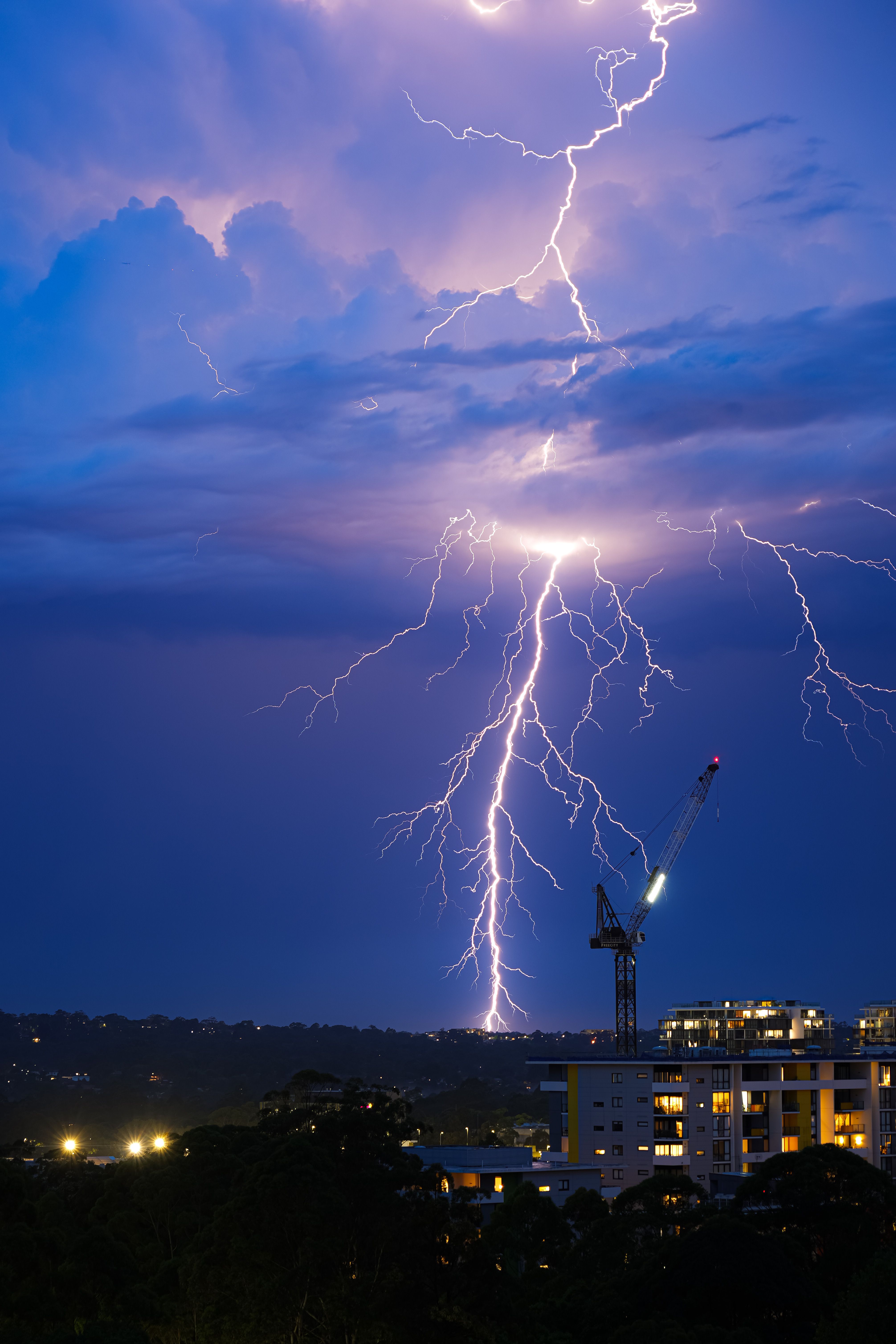 Dramatic Lightning Storm Over City Skyline · Free Stock Photo