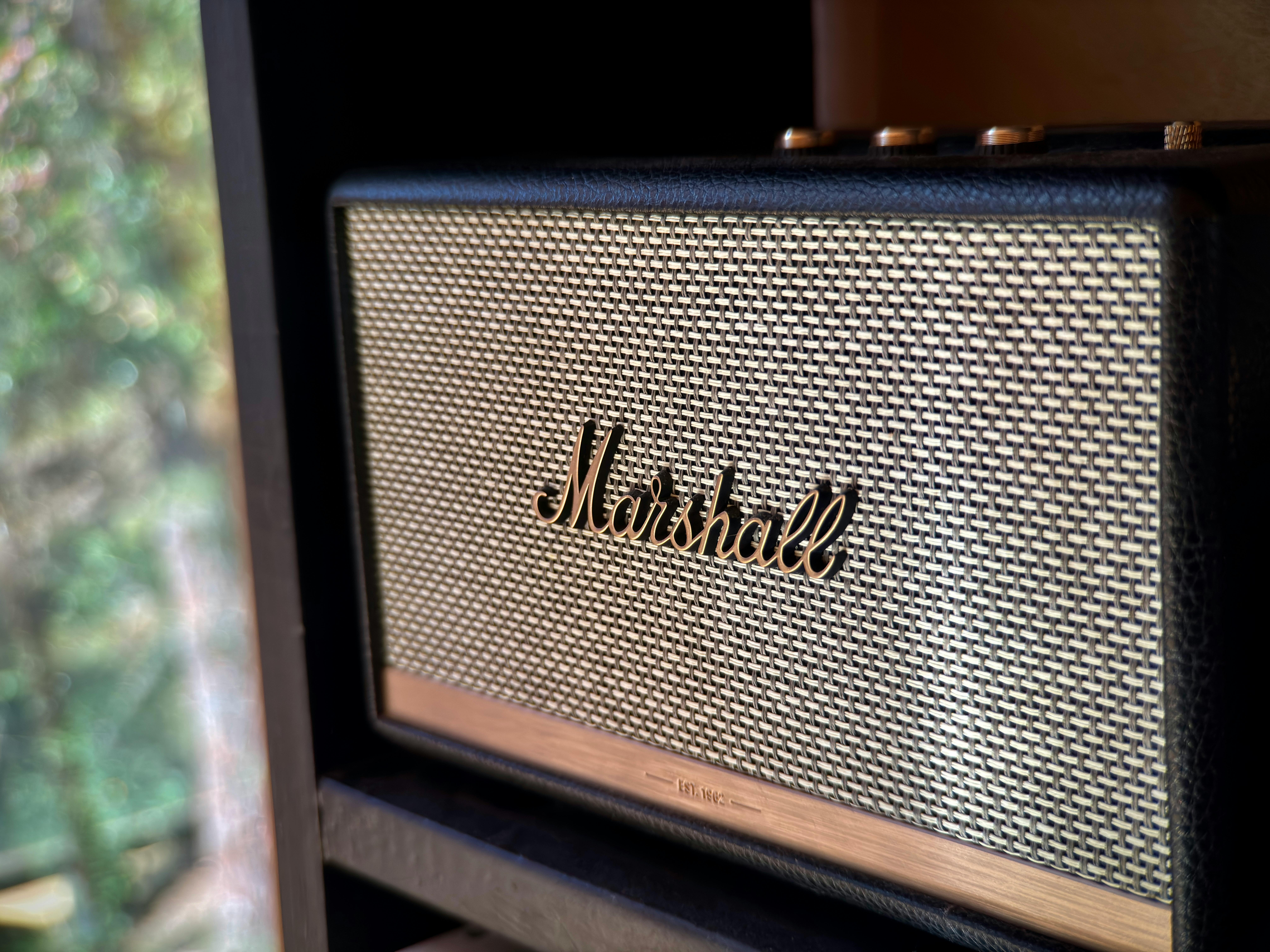 Diseño Sonoro Cinético: Modulación, Espacialización y Síntesis Granular para Audio Inmersivo