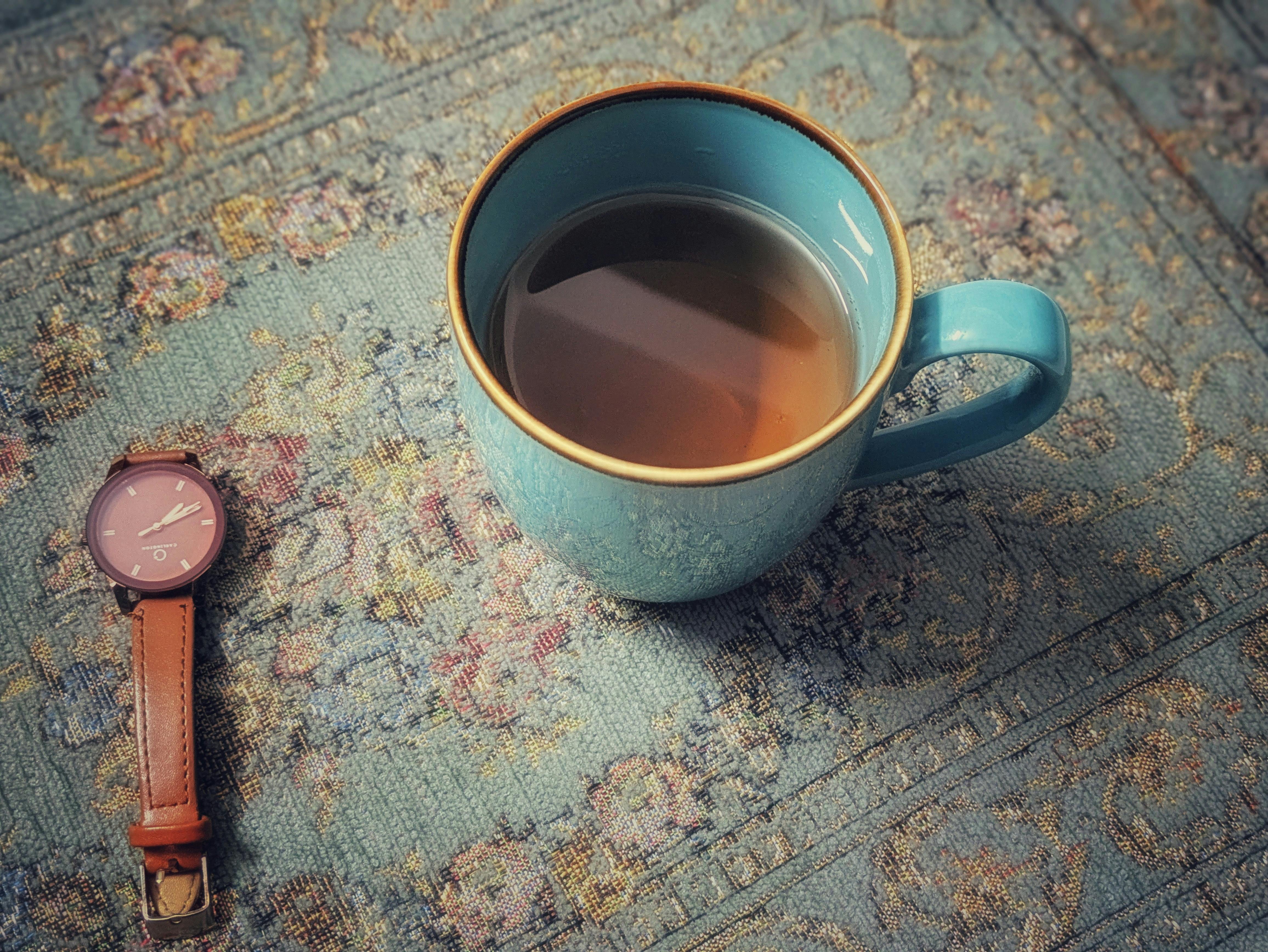 手搖飲店用科技海綿刷茶桶 網友質疑健康風險