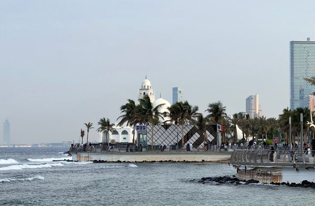 Morning view of Jeddah Corniche with palm trees and ocean waves, capturing Saudi Arabia's coastal beauty. — arriving in Jeddah