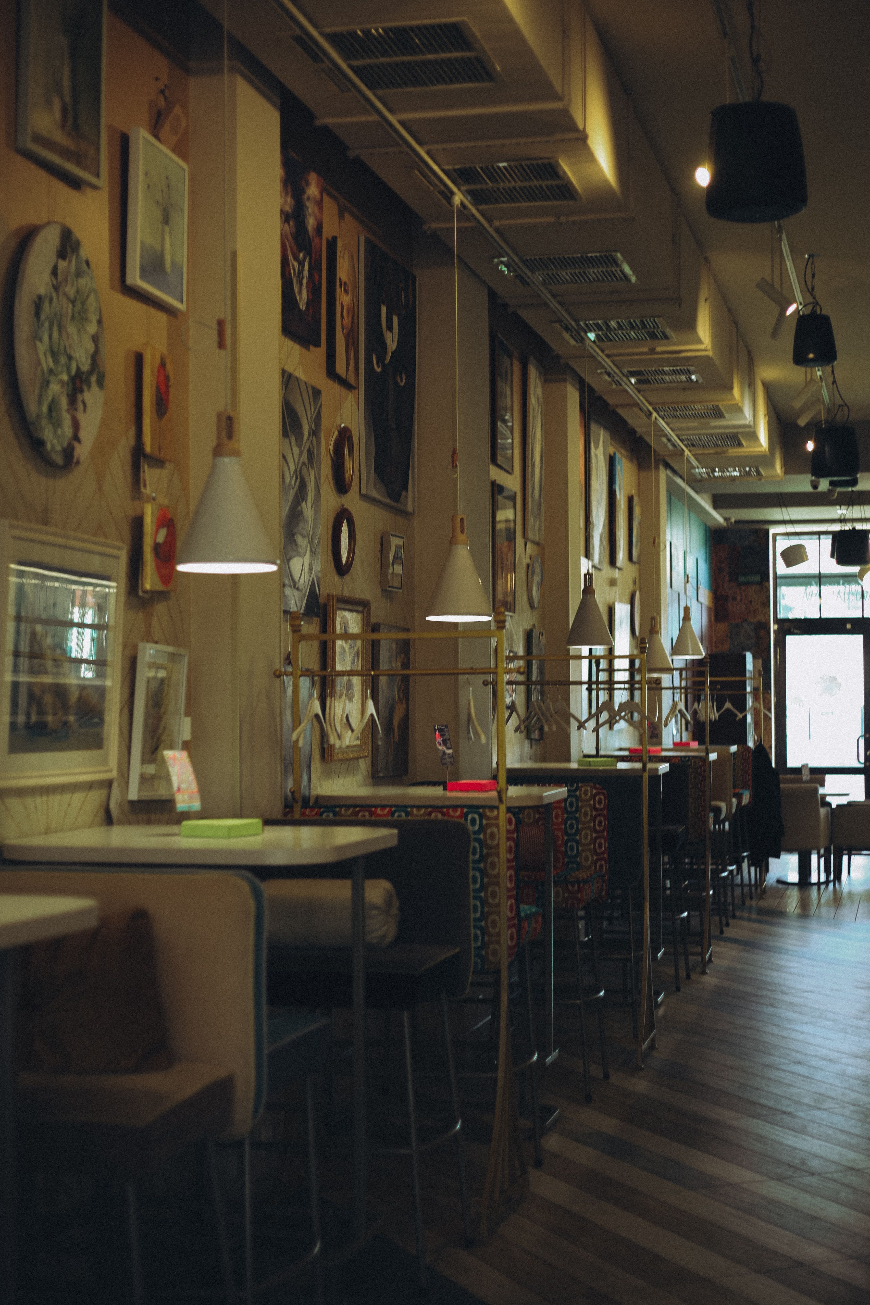 Restaurants & Cafés