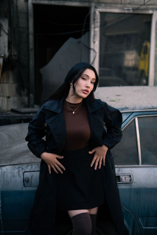 Free Portrait of a fashionable woman in Tehran, showcasing urban style and elegance. Stock Photo