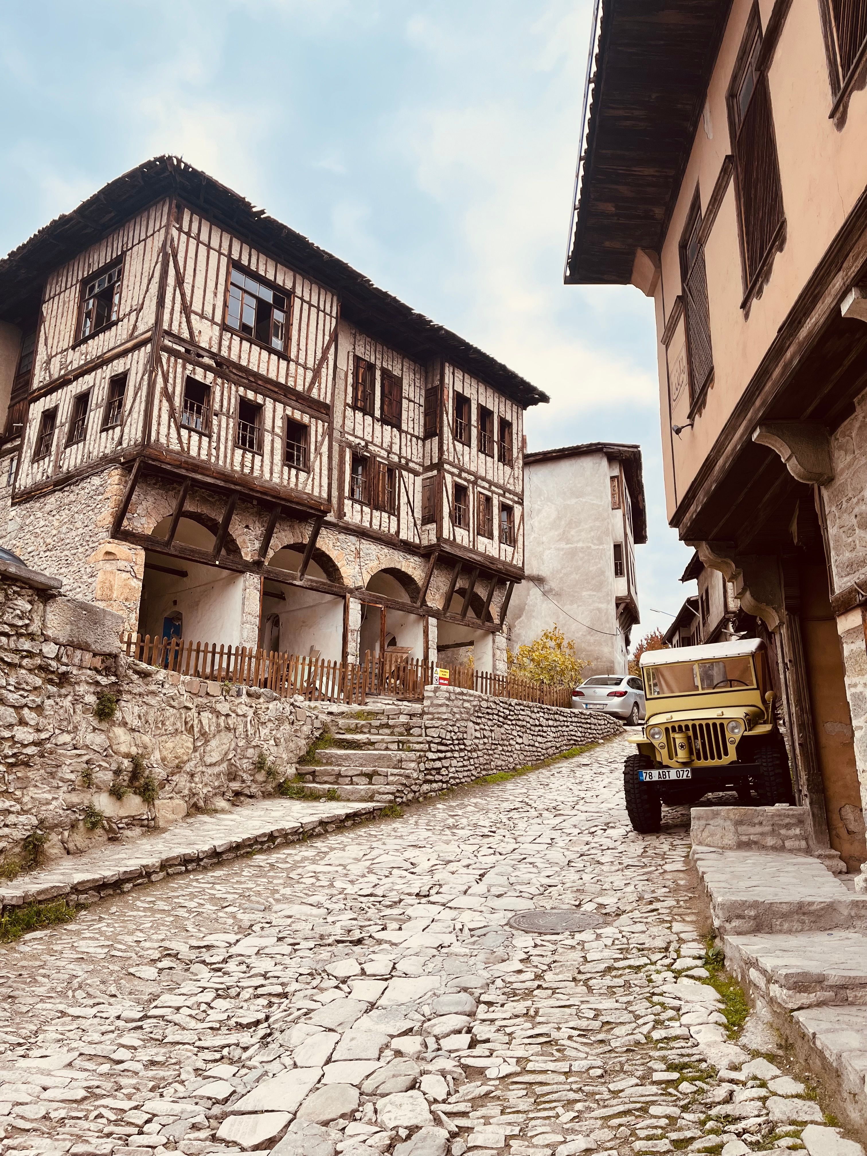 Charming Cobblestone Street in Historical Town · Free Stock Photo