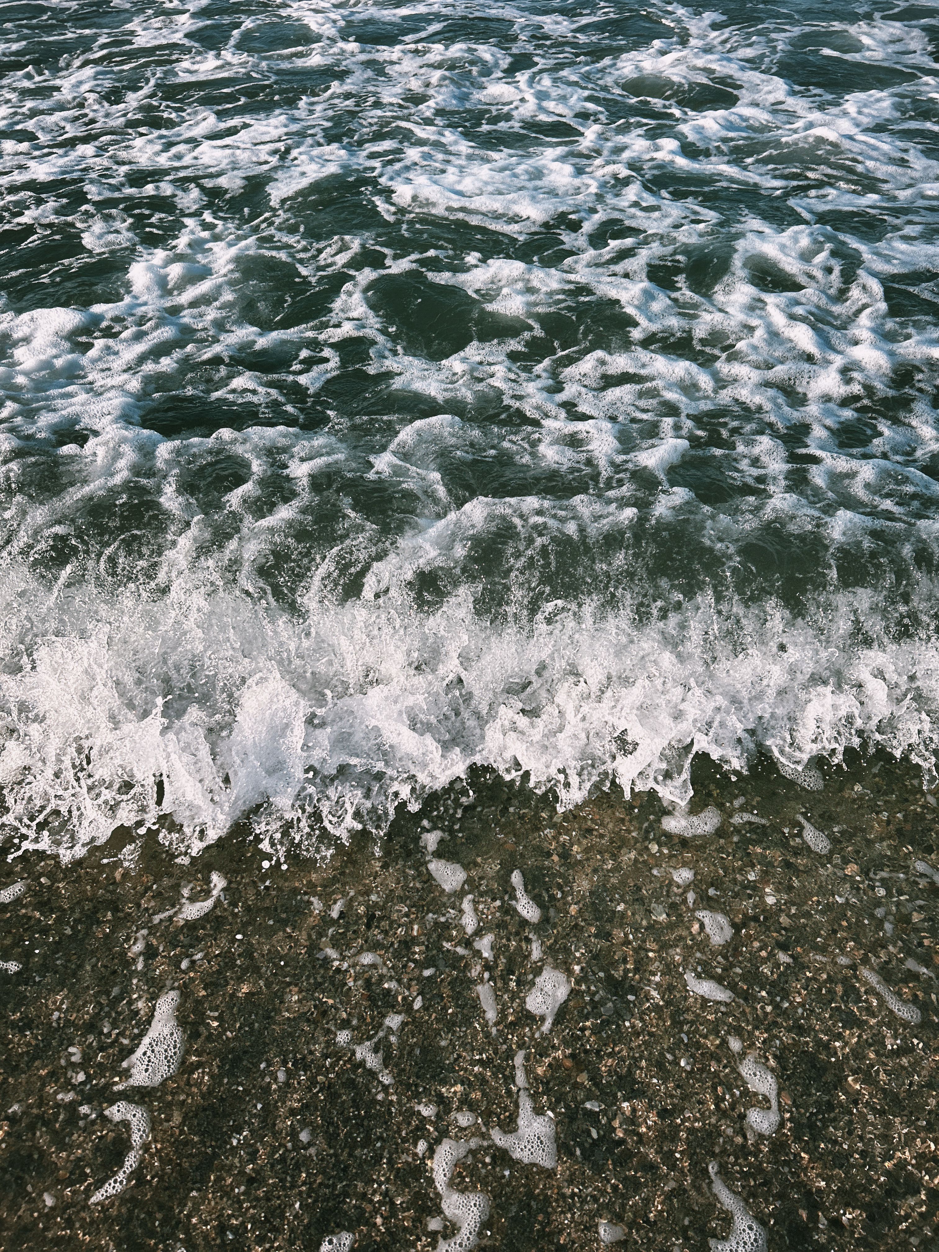 Serene Ocean Waves Lapping at Sandy Shoreline · Free Stock Photo