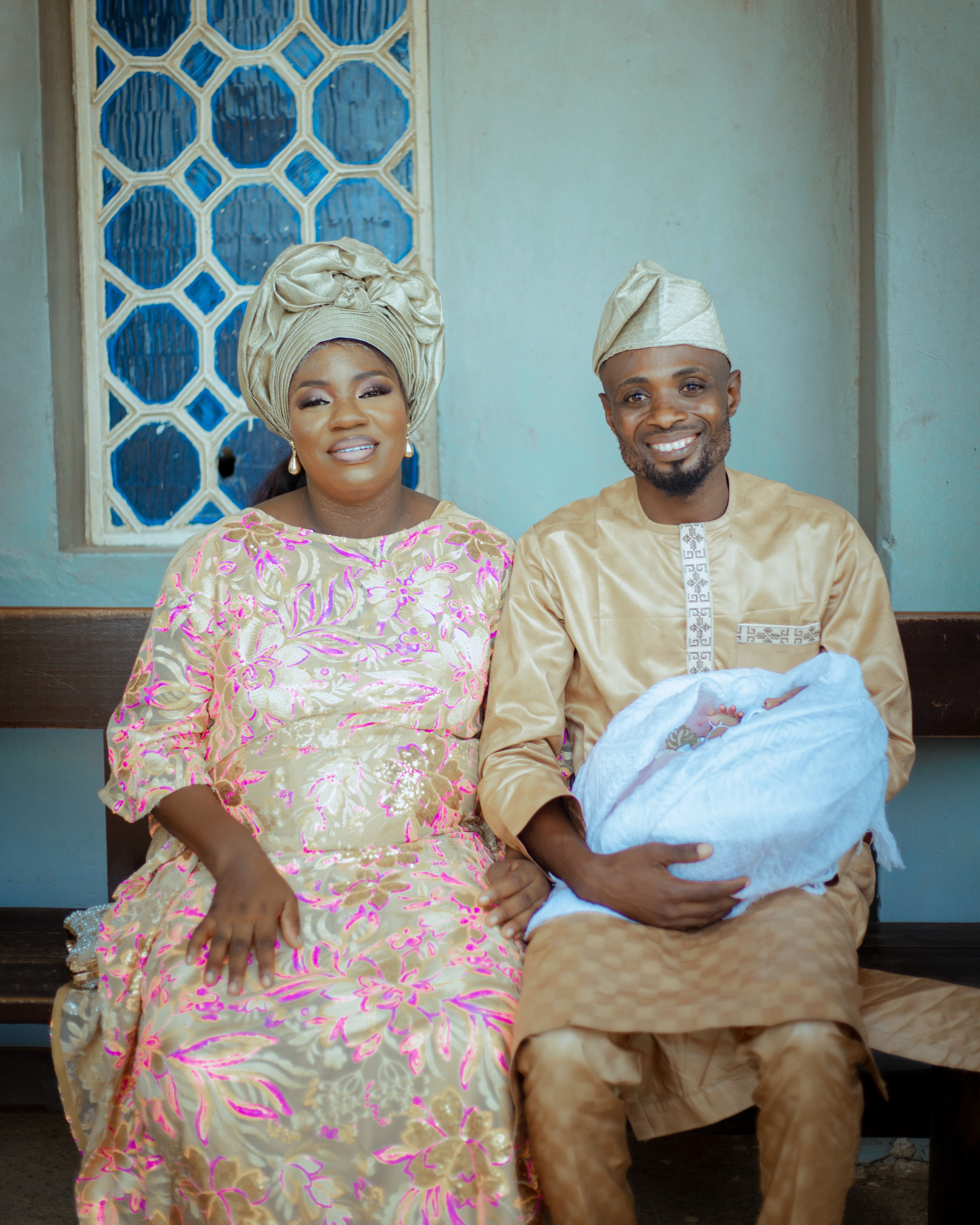 happy-family-portrait-in-traditional-nigerian-attire-free-stock-photo